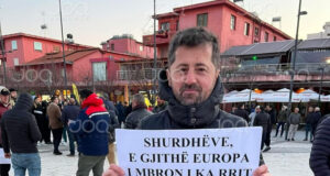 “Djalit i kanë çarë kafkën me gurë” – Nëna e Fabjol Hysit rrëfen tmerrin