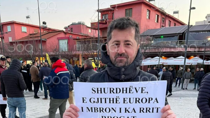 “Djalit i kanë çarë kafkën me gurë” – Nëna e Fabjol Hysit rrëfen tmerrin