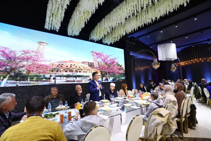 Bashkia e Fierit organizon Iftar për besimtarët Musliman. Subashi: Zoti jua pranofte sakrificën