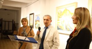 Çifti Agim dhe Xheneta Kadillari, çelin ekspozitën “Oksigjen” në Galerinë e Artit të Fierit
