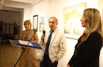 Çifti Agim dhe Xheneta Kadillari, çelin ekspozitën “Oksigjen” në Galerinë e Artit të Fierit