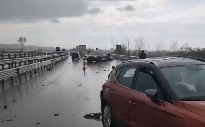 Aksident ne Bypass-in e Fierit, 7 makina te perfshira