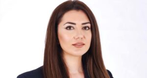 Terhiqet nga gara Elisabeta Rredhi/ Kontestohet lista e mbyllur e kandidateve te qarkut Fier nga PD