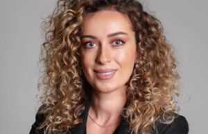 Gerta Dhima, kush është ekonomistja Fierake e cila bën pjesë në listën e hapur të Partisë Socialiste