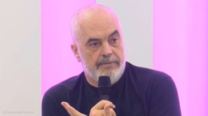 Rama në Fier me kandidatët e PS-së ironizon primaret e PD-së: Si papare! Lista e kënetës me qorra e shurdha