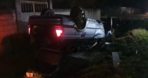 LAJMI I FUNDIT/ Aksident i rëndë në rrugën Fier-Seman. Automjeti përplas karrocën, 2 të plagosur