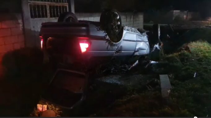 LAJMI I FUNDIT/ Aksident i rëndë në rrugën Fier-Seman. Automjeti përplas karrocën, 2 të plagosur