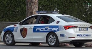 Mashtrimi/ U hoqën si vajzat e saj në telefon, 2 vlonjate i marrin 10 mln lekë 55 vjeçares nga Fieri