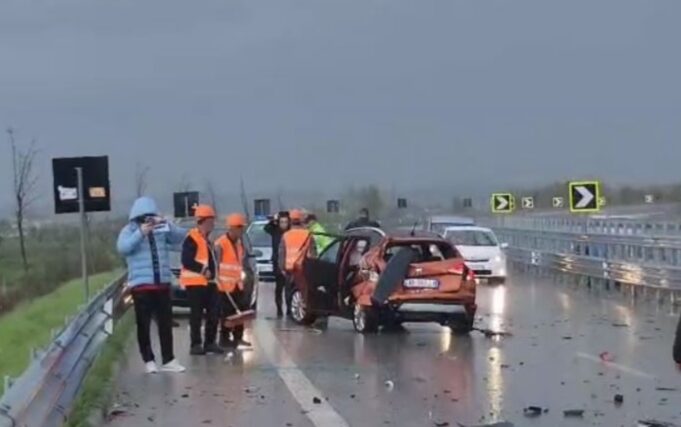 Aksidenti në aksin Fier-Vlorë/ Arrestohet 54-vjeçari që shkaktoi përplasjen, procedohet dhe një i ri