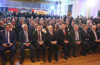 Berisha paraqet koalicionin e 11 majit “Aleanca për Shqipërinë Madhështore”: Më i fuqishmi në 32 vite