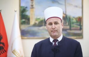 Spahiu uron besimtarët për Fitër Bajram, pas një muaj agjërimi falja në Sheshin “Skënderbej”