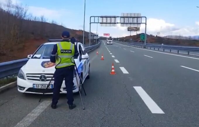 Policia e Shtetit kontrolle me makina inteligjente, apel drejtuesve të mjeteve për kujdes