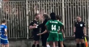 Futboll Femra/ Apolonia sfidon padrejtësitë dhe fiton ndaj Gramshit. Presidenti Kokëdhima futet në fushë kundër arbitrimit skandaloz