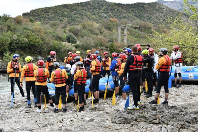 Kampionati i Rafting në brigjet piktoreske të lumit Vjosa