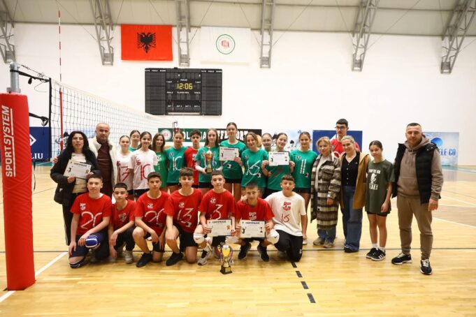 Fier/ Ja kush e dominoi kampionatin e volejbollit për shkollat 9-vjeçare