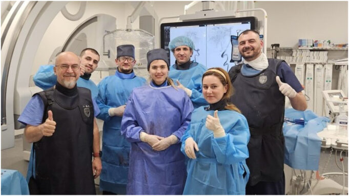 Ekipi i mjekëve në Spitalin Memorial në Fier realizon me sukses ndërhyrjen për heqjen e mpiksjes së gjakut në tru