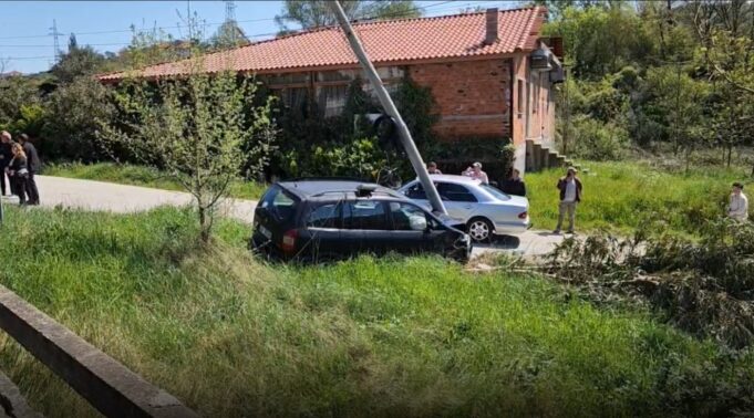 Aksident në aksin Fier-Levan/ Makinat përplasen me njëra-tjetrën, 2 të plagosur