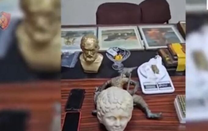 Trafikuan vepra arti, Prokuroria e Fierit çon për gjykim dy persona, sekuestrohen armë të shekullit të XVIII-XIX