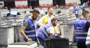 Vijon numërimi në shkallë vendi – ja si ndahen votat deri tani