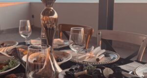 A është shtrenjtë të hash në restorant në Shqipëri? Krahasimi me rajonin dhe Europën