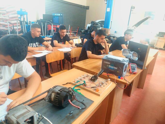 Arsimi profesional, hapen regjistrimet për 2500 bursa! Ja kategoritë që përfitojnë