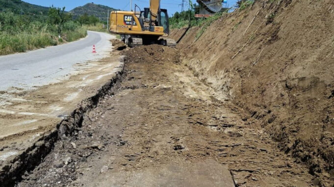 Vijon puna për zgjerimin e rrugës Fier-Fratar, investim kyç për zhvillimin ekonomik dhe turistik