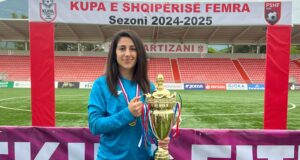 “Më presin sfida të reja”/ Portierja Antigoni Hyska largohet nga Apolonia, falenderon për mbështetjen gjatë viteve