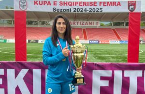 “Më presin sfida të reja”/ Portierja Antigoni Hyska largohet nga Apolonia, falenderon për mbështetjen gjatë viteve