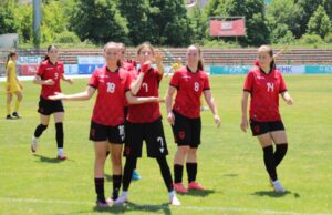 Futbollistja fierake Xhesika Ndoj shkëlqen me trigolësh, Shqipëria mposht Rumaninë