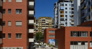 Vrojtimi i Bankës së Shqipërisë: 1 në 5 banesa të shitura u ble nga të huajt