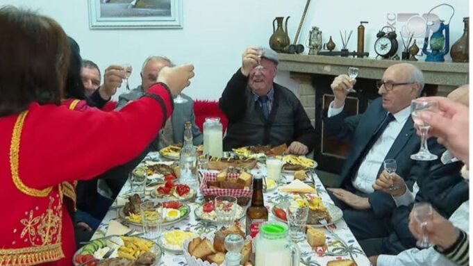 Historia e dollisë shqiptare si formë komunikimi e trashëguar brez pas brezi dhe shprehje e miqësisë