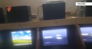 Divjakë/ Organizonte lojëra fati në lokal, arrestohet pronari dhe punonjësi