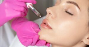 Bukuri apo shpërfytyrim? Vajzat po bëhen të gjitha njësoj, paralajmërojnë dermatologët