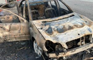 Përfshihet nga flakët makina në aksin Levan-Tepelenë, shpëtojnë mrekullisht çifti me dy fëmijë