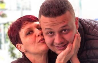 Burri polic i ndërroi jetë, mësuesja kërkon ndihmë: Po më shuhen përpara syve edhe dy djemtë nga sëmundja e rrallë