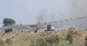 Zjarr në Sheqishtë të Roskovecit, tubat e ujit përfshihen nga flakët gjatë ngjitjes! Tymi mbulon zonën