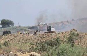 Zjarr në Sheqishtë të Roskovecit, tubat e ujit përfshihen nga flakët gjatë ngjitjes! Tymi mbulon zonën