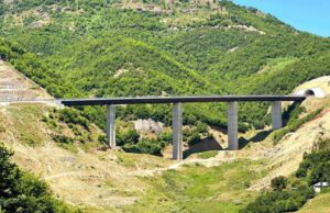 Rruga Qukës–Qafë Plloçë drejt përfundimit, udhëtimi Fier–Korçë bëhet më i shpejtë dhe më i lehtë