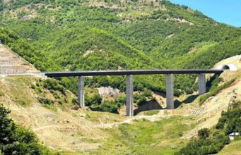 Rruga Qukës–Qafë Plloçë drejt përfundimit, udhëtimi Fier–Korçë bëhet më i shpejtë dhe më i lehtë