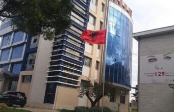 Fier/Vihen në pranga 6 shtetas, 3 prej tyre ishin të shpallur në kërkim