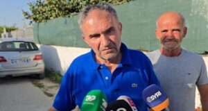 Flet vëllai i 56-vjeçarit të vrarë nga vajza e tij në Fier: Kisha 2 vite pa folur, nuk e linte gruaja
