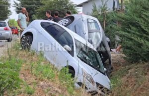 Aksident në aksin Fier-Roskovec, dy automjete përplasen dhe përfundojnë në kanal, plagosen dy persona