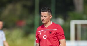 Odise Roshi bëhet me skuadër të re/ Ja ku do të vazhdojë karrierën futbollisti fierak