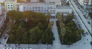 Rasti tronditës në Fier me babain që abuzonte me të bijën! Bashkia ofron ndihmë financiare për vajzën dhe familjen e saj