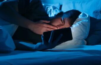 7 arsye pse gjumi pas orës 23:00 ju dëmton trurin