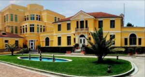 “Vizat turistike për të lindur në SHBA do refuzohen”- Paralajmërimi i Ambasadës amerikane në Tiranë