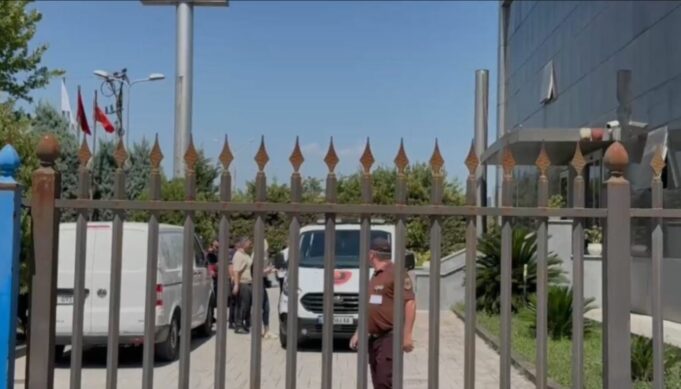 Aksion në zyrat e kompanisë “Bankers Petroleum” në Fier, arrestohet CEO dhe ish-drejtori i kompanisë