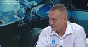 Shqiptarët në timon: Të rregullt në Europë, të pakujdesshëm në atdhe – flet ish-oficeri i policisë