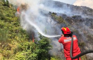 Situata e zjarreve në vend, Ministria e Mbrojtjes: Gjatë 24 orëve të fundit janë raportuar 29 vatra