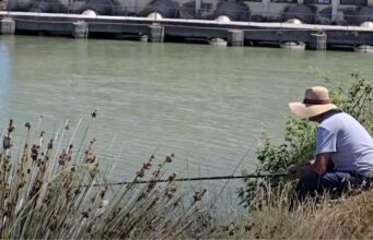 Darëzeza, oaz qetësie për peshkatarët amatorë: Kam 10 vite që gjuaj, kam zënë edhe 20 kilogramë peshk (Video)